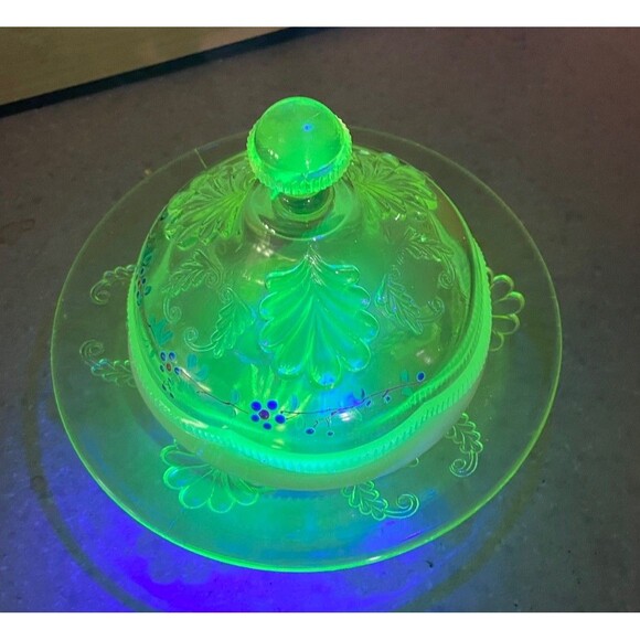 Flint Glass Vaseline Opalescent Uranium Footed Covered Butter Dish Shell Wreath - Picture 1 of 7